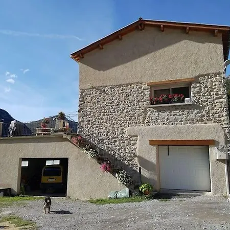 Villa Maison De Campagne En Bord De Riviere Avec Spa *